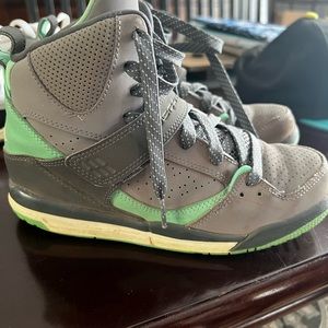 Kids size 3y - flights. Motivated to sell!